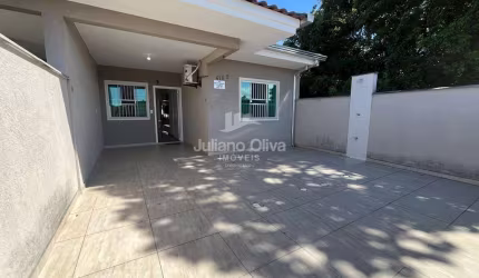Casa Moderna com Piscina a 450m do Mar