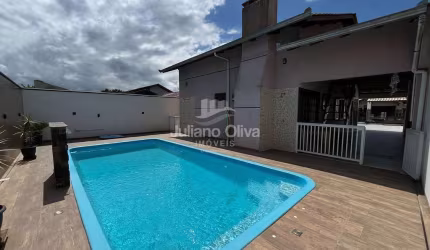 Casa Ampla com Piscina