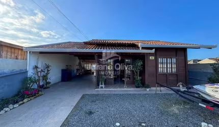 Casa Mista á Venda no Bairro Barra do Saí