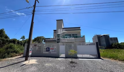 Espaço e Aconchego: Sobrado a Poucos Passos do Mar