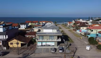 Duplex com sala comercial - no Balneário Brasília em Itapoá