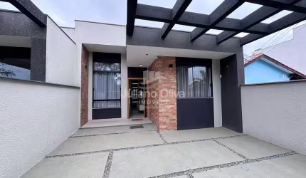 Casa com 3 Quartos sendo 1 Suíte a 300 Metros da Praia