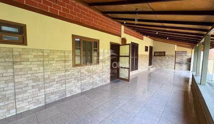 Casa á Venda Com uma Suíte - Barra do Saí