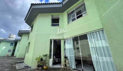 Sobrado à Venda, 111 M²  - Cambiju - Itapoá/SC