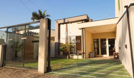 Casa com piscina próxima a praia