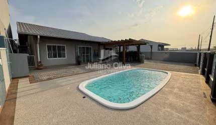 Casa com piscina, 4 quartos (1 suíte) - Barra do Saí