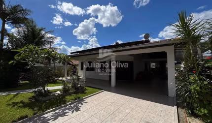 Casa com 4 Quartos a 330 Metros da Praia