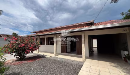 Casa com Edícula Próxima da Praia, Barra do Saí