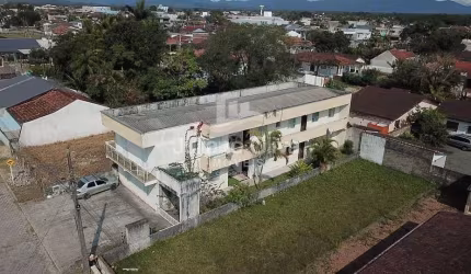 Apartamento com 2 quartos próximo à Terceira Pedra
