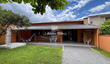 Casa com 3 Quartos a 700 Metros da Praia, Barra do Saí
