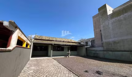 Casa dos Sonhos: A menos de 100 metros da praia.