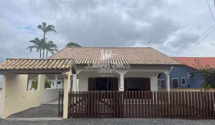 Casa com 1 Suíte a 370m do Mar, Barra do Saí - Itapoá/SC