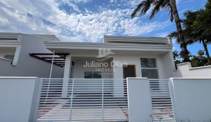 Casa nova com 1 Suíte, à 570 metros da praia na Barra do Saí