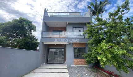 Sobrado Localização Central na Praia de Itapoá