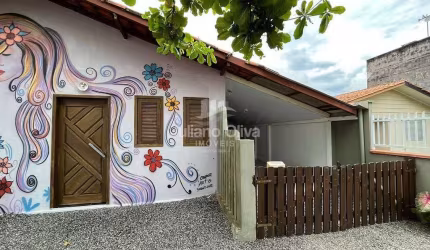 Casa Com 3 Dormitórios à Venda, 176 M² - Barra do Saí - Itapoá/sc