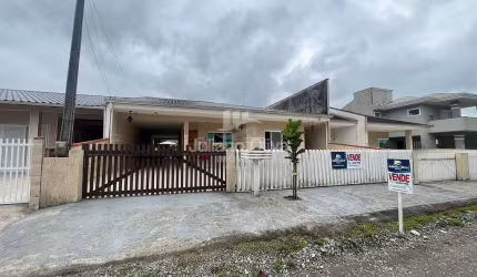 Casa Com 3 Dormitórios à Venda, 173 M² - Barra do Saí - Itapoá/SC