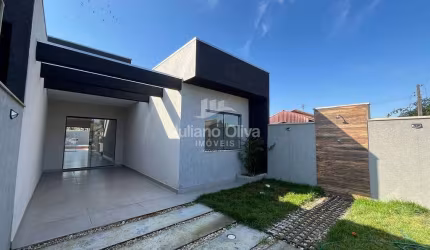 Casa com Piscina a 720 Metros do Mar no Bairro Barra do Saí