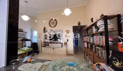 Casa e Salao Comercial de 2 quartos, 230m2 no bairro Jardim Santa Rosalia, em Sorocaba