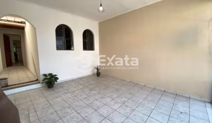Casa padrão com 3 dormitórios e 2 vagas no Centro de Sorocaba
