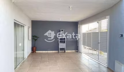 Casa de esquina no Wanell Ville para venda!