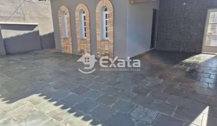 Casa à venda no bairro Além Ponte, Sorocaba - 3 dormitórios e suíte!