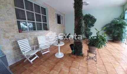 Casa com edícula a venda - Vila Hortência