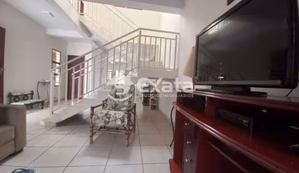 Ótima casa na Vila Hortência