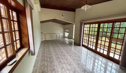 Linda casa no Jd. Refúgio