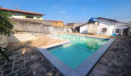 Casa com Piscina à venda no Jardim Simus