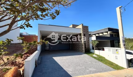Casa com piscina a venda no Condominio Villagio Wanel