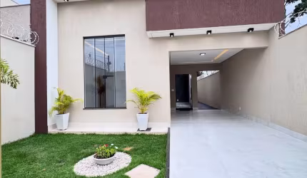 LINDA CASA COM CHURRASQUEIRA E AREJADA