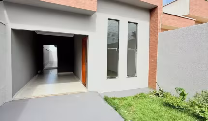 LINDA CASA ILUMINADA E BEM BONITA