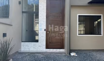 Casa baixa geminada à venda no bairro Cedrinho em Brusque/SC