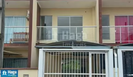 Sobrado geminado à venda no bairro Cedro Alto em Brusque/SC