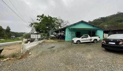 Casa à venda na divisa de Brusque com Nova Trento