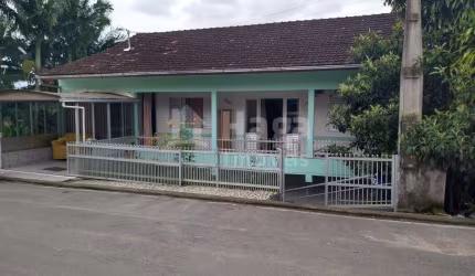 Casa à venda no bairro Centro em Ilhota/SC