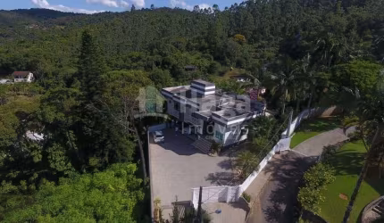 Casa alto padrão à venda no bairro Primeiro de Maio em Brusque/SC