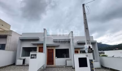 Casa geminada  à venda no bairro Limeira em Brusque/SC