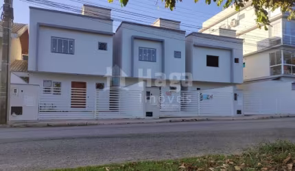 Sobrado à venda no bairro Suza Cruz em Brusque/SC