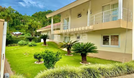 Casa alto padrão a venda no bairro Jardim Maluche em Brusque/SC