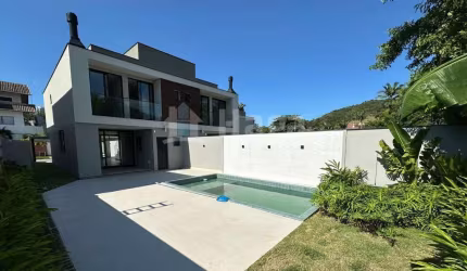 Sobrado Alto Padrão à venda em Porto Belo/SC