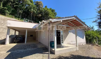 Casa à venda em no bairro Azambuja Brusque/SC