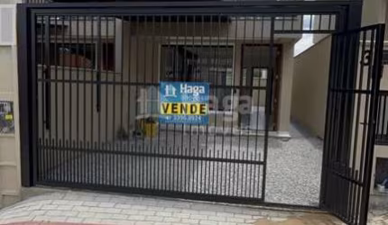 Sobrado geminado à venda no bairro São João em Brusque/SC