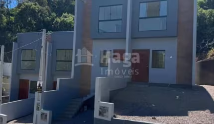 Sobrado geminado à venda no bairro Souza Cruz em Brusque/SC