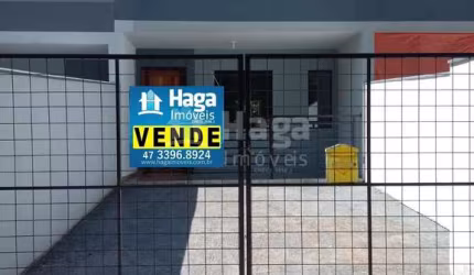 Sobrado geminado à venda no bairro Rio Branco em Brusque/SC