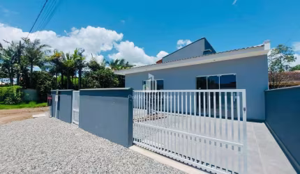 Excelente Casa Com 03 Quartos (Sendo 01 Suíte), Balneário Itapoá