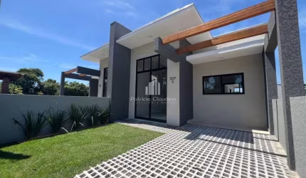 Casa Com 02 Dormitórios (Sendo uma 01 Suíte), no Balneário Brandalize