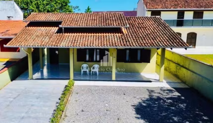 Excelente Casa Com 03 Dormitórios, Apenas 90m Da Terceira Pedra!