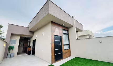 Excelente Casa Com 03 Dormitórios (Sendo 01 Suíte) E Piscina - Brandelize!