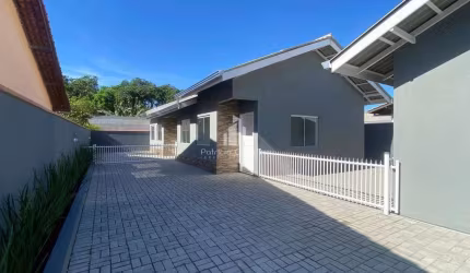 Casa Com 02 Dormitórios, localizada Na Barra do Saí!